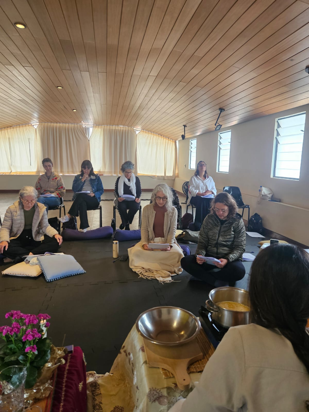 Turma em roda durante o Módulo 1